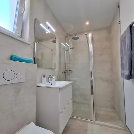 Delux David شقة